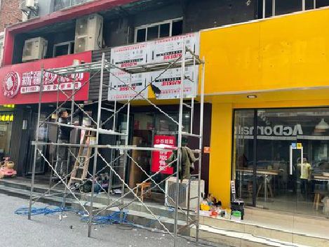 竹山制作广告招牌如何避免它发黄？